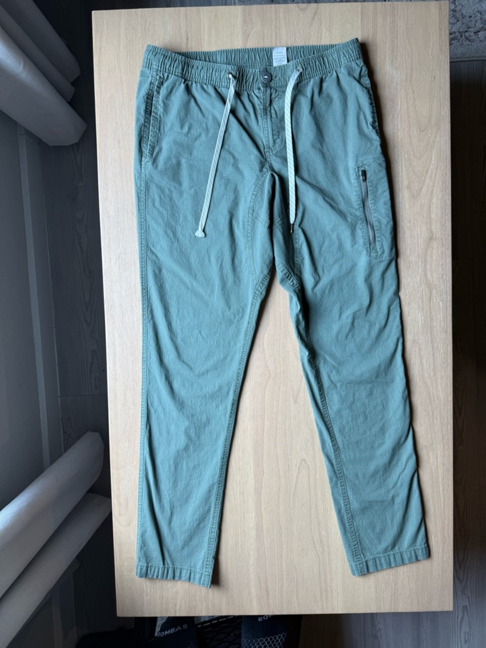 Men's Vuori Green Ripstop Casual Hiker Pants Size Large
